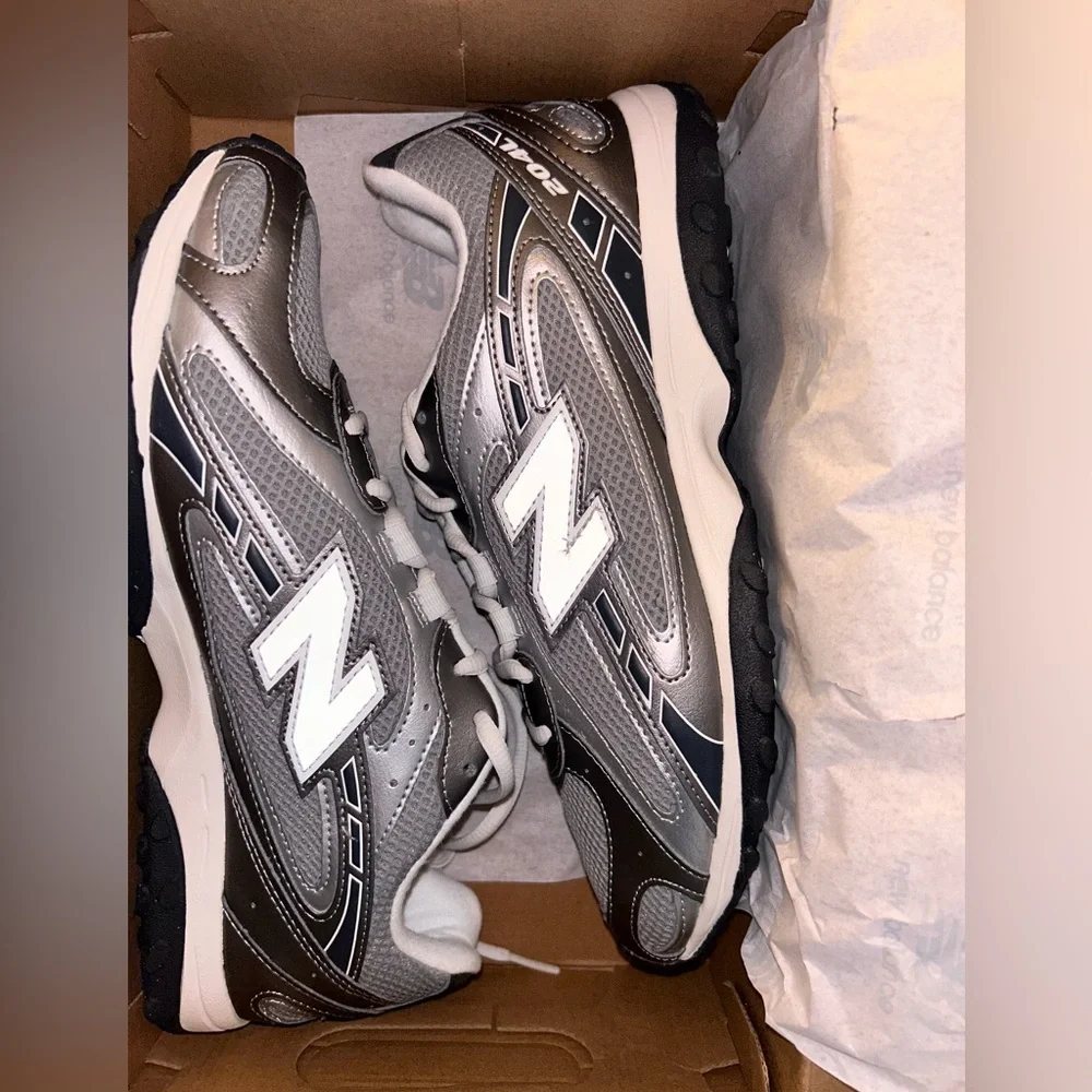 New Balance Unisex 2040L Silver and White Athletic Sneakers